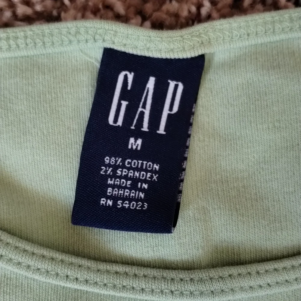 🌷 Gap T-Shirt - Picture 3 of 3